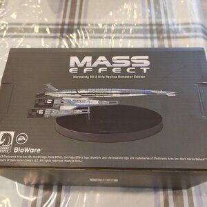 Dark Horse Deluxe Mass Effect Alliance Normandy SR2 - Ship / remastered version